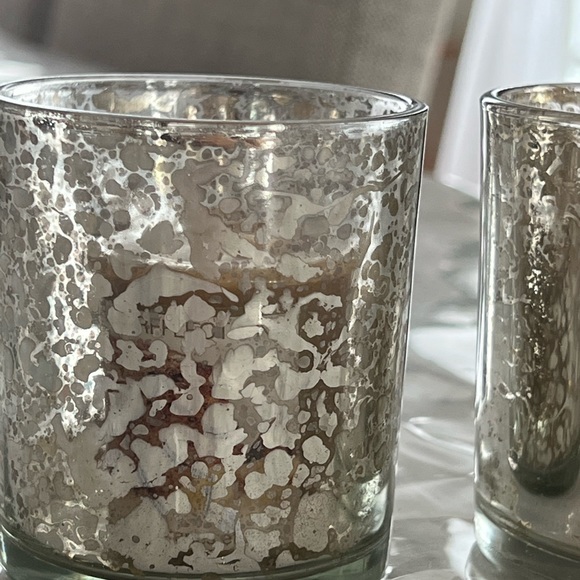 🆕 2 golden candles holders with candles - Picture 3 of 7